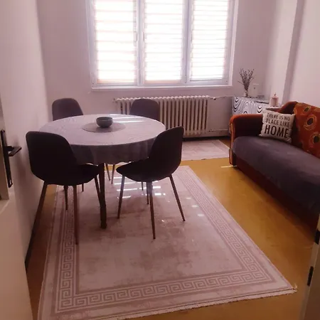 Ali App شقة ترافنيك